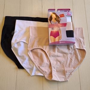 NWT Hanes Seamless Smoothing 3 pack briefs